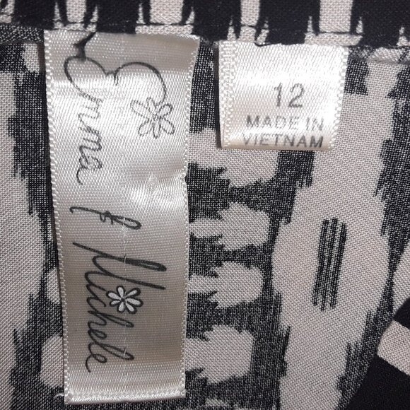 Emma & Michelle ladies size 12 black/cream collared,sleeveless, pant romper - Picture 6 of 6